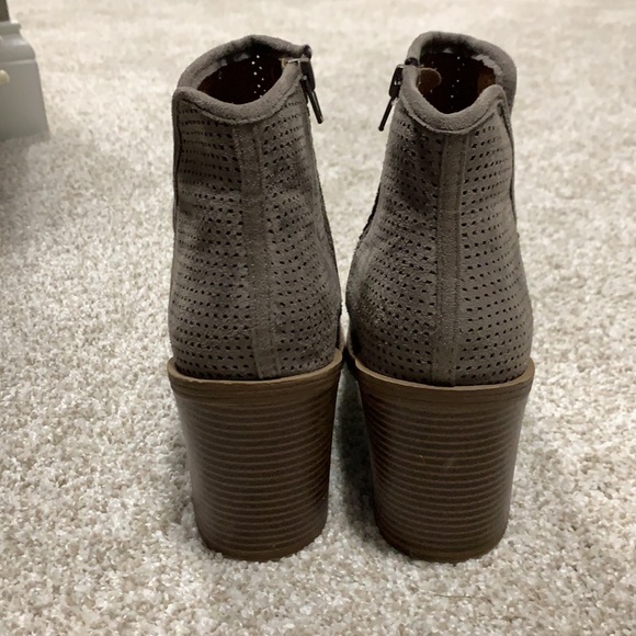 Soda perforated ankle boots - Picture 4 of 7